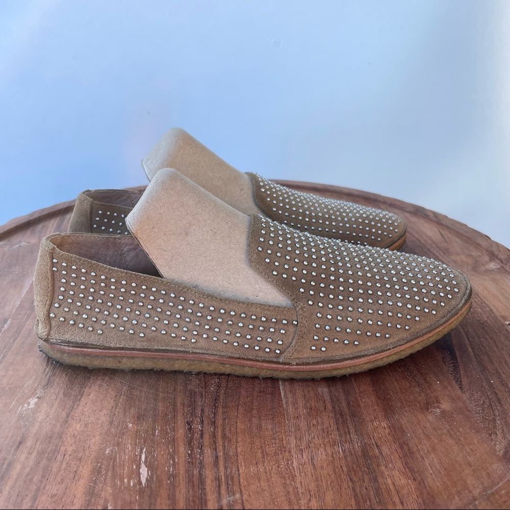 Vince Camuto Women Signature Alvita Studded Suede Slip-On Flats 6.5 Tobacco - Picture 2 of 11